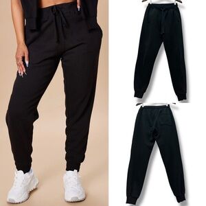 181 Fashion Nova | EUC Women’s Black Joggers (Size XS)